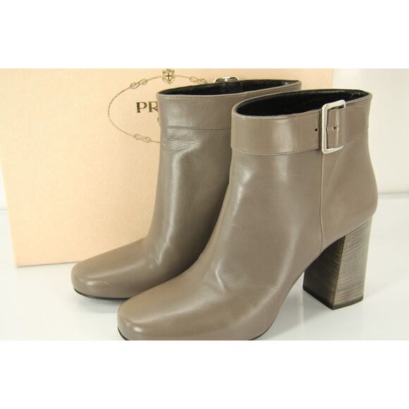 Prada Gray Leather Block Heel Ankle Boots Size 39 NIB $950 Italy Women's SqrToe - Picture 1 of 10